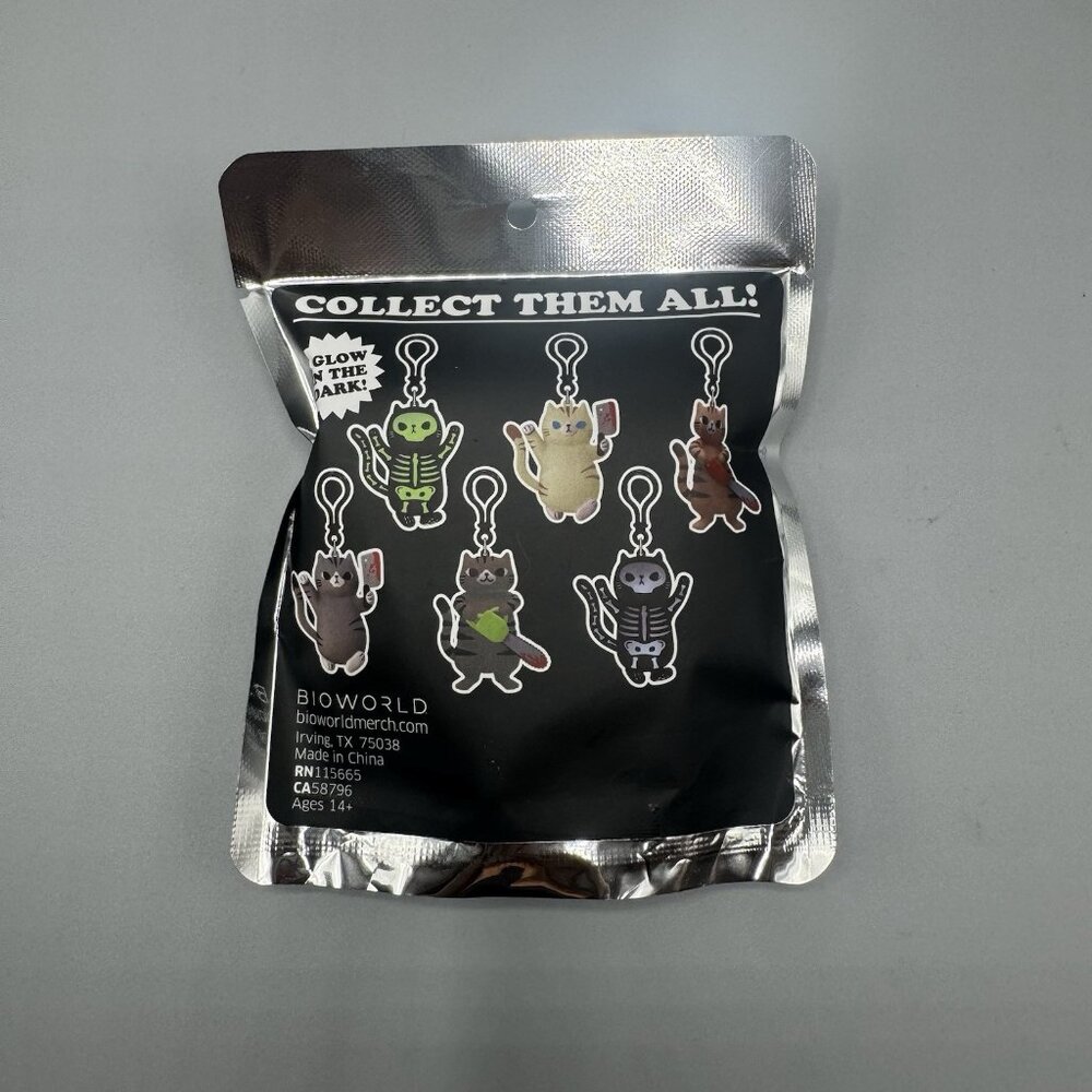 Horror Cats BROWN CHAINSAW TABBY Key Chain Hot Topic Exclusive New Open - Picture 4 of 4